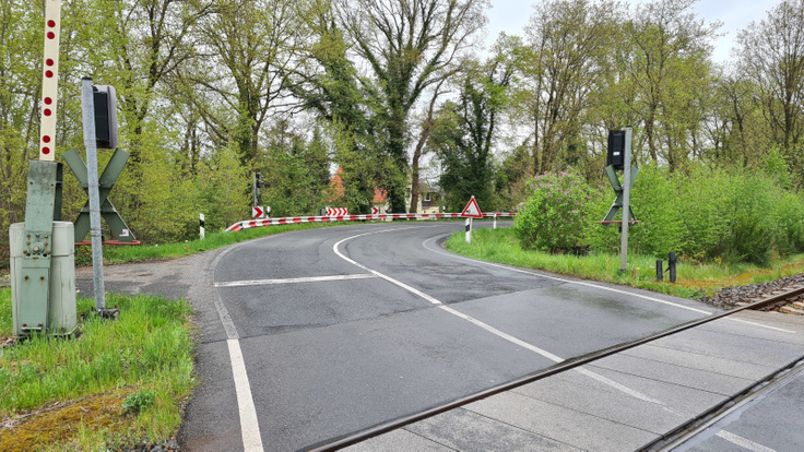 Der neue Radweg führt auch über den Bahnübergang St. Pauli