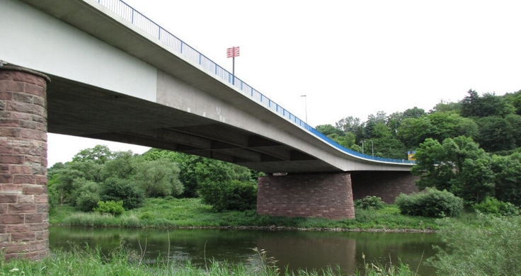 Die Weserbrücke bei Hannoversch Münden im Zuge der B 3 / B 80