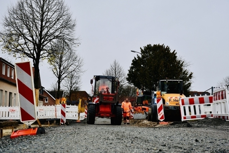 Auf der Landesstraße 8 in Esens herrscht starke Bautätigkeit