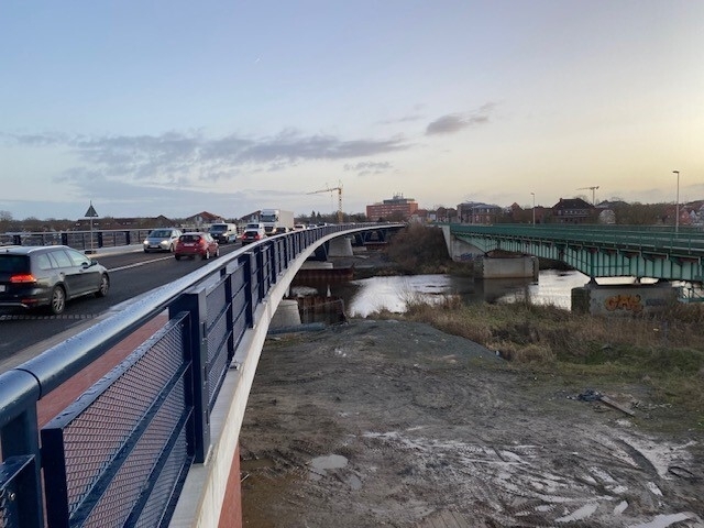 20.12.2024: Verkehr auf der neuen Allerbrücke im Zuge der B215 bei Verden