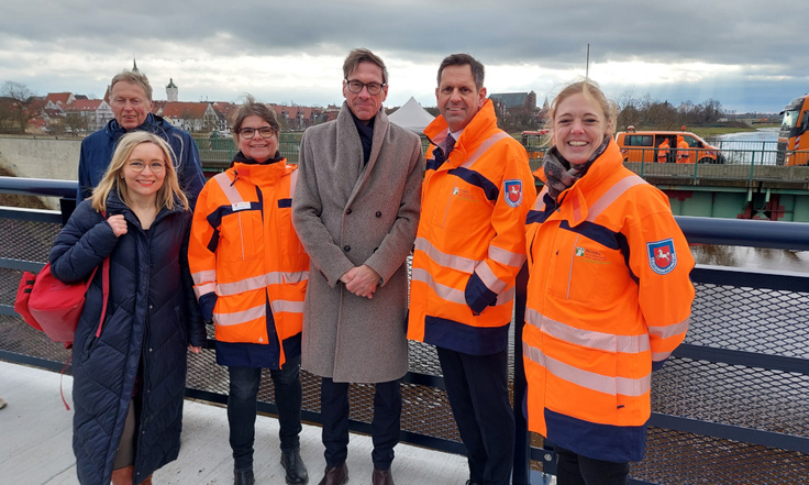 (v. r.) Katja Pott, stellvertretende Präsidentin der NLStBV, Verkehrsminister Olaf Lies, Referatsleiter Frank Süsser, die Verdener Geschäftsbereichsleiterin Simone Müller, MdL Dörte Liebetruth und Wolf Hertz-Kleptow als Vertreter der Stadt Verden